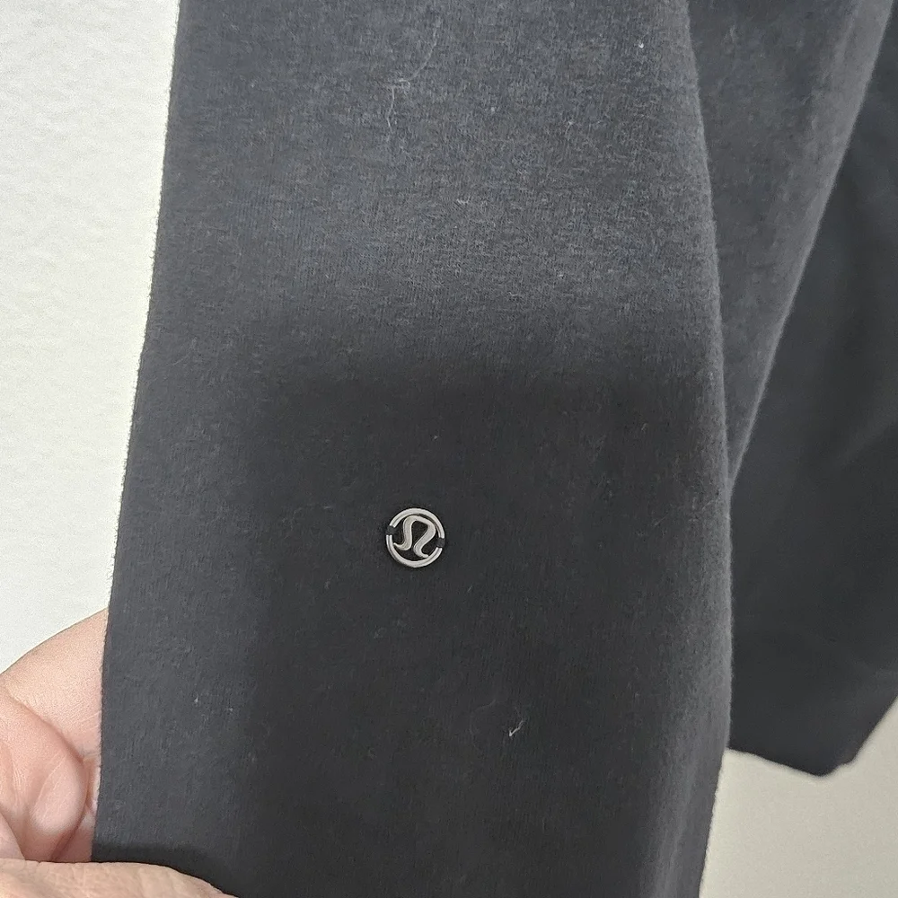 Lululemon cropped jogger style pants size 4
